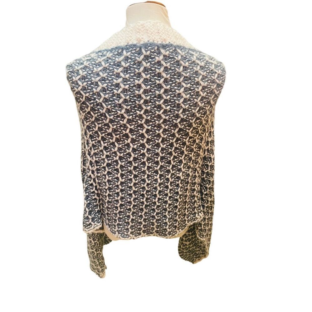 Simply Noelle Slate Blue & Cream Button Down Poncho/Shawl/Shrug-One Size - Picture 11 of 15